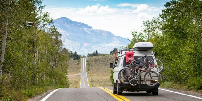 Getting Around Australia: A Guide to Domestic Flights and Campervan Rentals